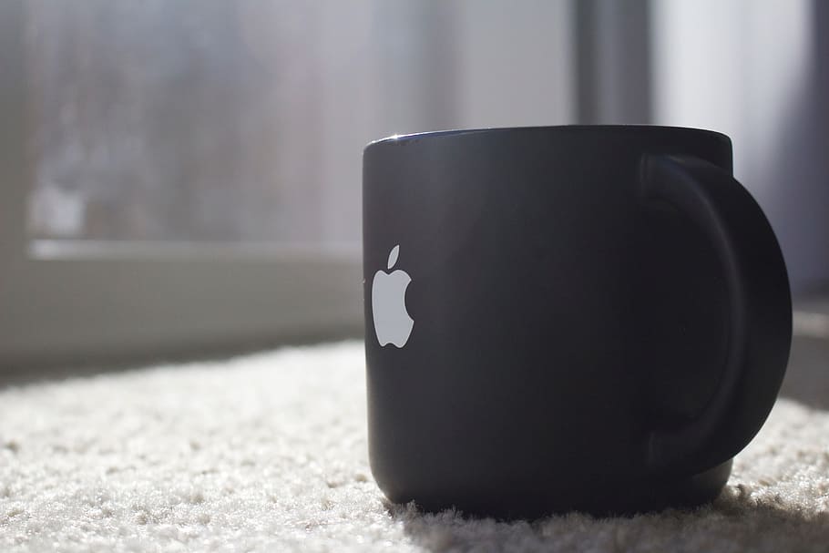 black mug apple, Black, Mug, Apple, technology, cup, black Color, drink, no people, close-up, day, indoors, carpet - decor, focus on foreground, nature, single object, rug, food and drink, copy space, gray, selective focus, sunlight, tea cup, 5K