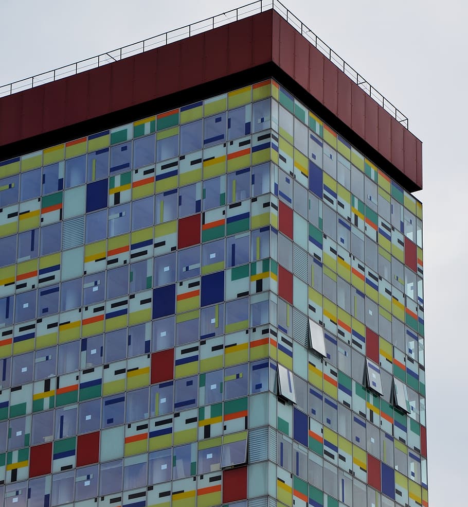 arquitectura, construcció, finestra, façana, arquitectura, edifici, colorit, modern, disseny, estructura, negocis, botiga, indústria, negoci corporatiu, salut i medicina, estructura construïda, cap gent, cel, exterior de l'edifici, multicolor, vista d’angle baix, cel clar, comunicació, abundància, funció de construcció de parets, dia, a l'aire lliure, contenidor de càrrega, ciutat, naturalesa, gran grup d'objectes, tecnologia, 2K