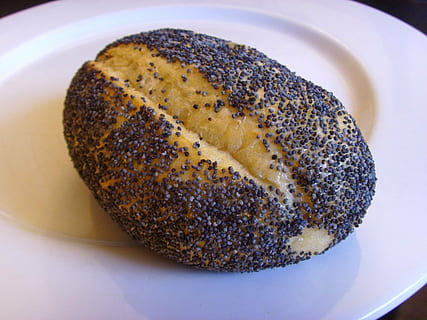 mohnbrötchen, rulle, brød, vække, valmue, hvidt brød, dessert, bage, kager, spise, mad, spiselige, basisfødevarer, gourmet, morgenmad, friskhed, tæt på, mad og drikke, plade, indendørs, ingen mennesker, klar til at spise, sødt mad, stilleben, overbærenhed, sød, bagt, forfriskning, bord, birkes, drikke, fokus på forgrunden, snack, fristelse, fransk mad, porcelæn, 720P, CC0, offentligt domæne, royaltyfrie