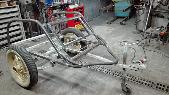 trailer, produzione, telaio, mezzi di trasporto, modo di trasporto, città, veicolo terrestre, bicicletta, giorno, strada, vista dall'alto, persone accessorie, stazionario, ruota, industria, all'aperto, architettura, metallo, parcheggio, viaggio, posteggio, occupazione, meccanico, 4K, CC0, dominio pubblico, privo di copyright