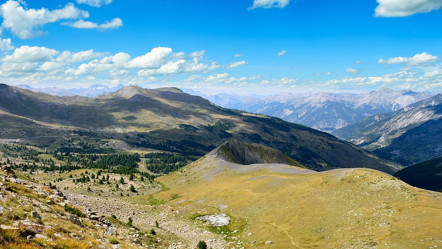 panorama, vista, muntanya, paisatge, color, espectacular, grand, taula, calma, tranquil·litat, impressionant, cel, núvol, blau, estiu, Serra, medi ambient, escenics - natura, núvol - cel, bellesa a la natura, naturalesa, escena tranquil·la, escena no urbana, vall, cap gent, terra, cim de muntanya, a l'aire lliure, idíl·lic, dia, destinacions de viatge, cresta de muntanya, pi, 5K