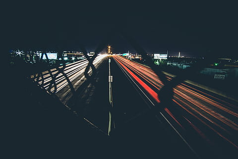 photo, haute, lumières de voiture de vitesse, la nuit, haute vitesse, voiture, lumières, nuit, trafic, transport, Autoroute, pont - structure artificielle, rue, scène urbaine, autoroute à voies multiples, route, la vitesse, crépuscule, paysage urbain, ville, architecture, illuminé, mouvement, longue exposition, mode de transport, mouvement flou, sentier lumineux, personne, la nature, Transport ferroviaire, lien, Piste, chemin de fer, en plein air, 5K, CC0, domaine public, libre de droits
