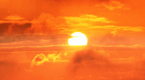 awan, keemasan, jam, matahari terbit, matahari, langit, alam, suasana hati, matahari terbenam, romantis, atmosfer, Jeruk, penerangan, morgenrot, cahaya, morgenstimmung, merah, beristirahat, matahari pagi, diam, Latar Belakang, templat, Perasaan Senang, awan - langit, sinar matahari, keindahan di alam, scenics - alam, langit yang dramatis, kuning, cloudscape, warna oranye, ruang, warna cerah, lingkungan Hidup, ketenangan, tidak ada orang, lingkaran, suhu panas, idilis, di luar rumah, terang, angin, terang benderang, 5K, CC0, domain publik, bebas royalti