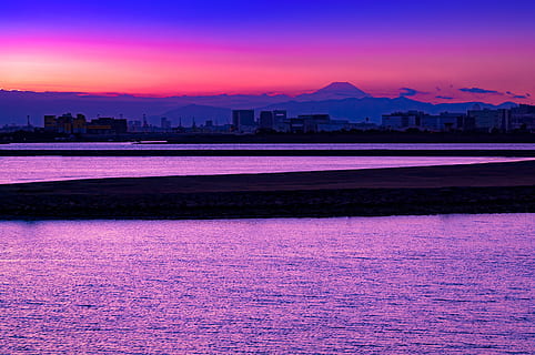 Meer, Dämmerung, Landschaft, Himmel, Gebäude, Wolken, dramatisch, Berg, Ozean, draußen, Fluss, seelandschaft, Horizont, Wolkenkratzer, Wasser, lila, Stadt, Sonnenuntergang, die Architektur, pinke Farbe, Natur, Ufergegend, Magenta, mehrfarbig, Gebäudehülle, gebaute Struktur, keine Leute, Schönheit in der Natur, wolke - himmel, romantischer Himmel, Stadtbild, 4K, CC0, gemeinfrei, lizenzfrei