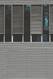 ventana de vidrio de construcción, intitulado, gris, negro, arquitectónico, foto, ventana, fachada, edificio, arquitectura, ilustración, exterior del edificio, antecedentes, blanco, modelo, estructura construida, industria de construccion, obturador, cerrado, metal, persianas, nadie, día, fotograma completo, luz del sol, la seguridad, al aire libre, pared - característica de la construcción, puerta, seguridad, planchar, color plateado, 4K, CC0, dominio público, libre de derechos