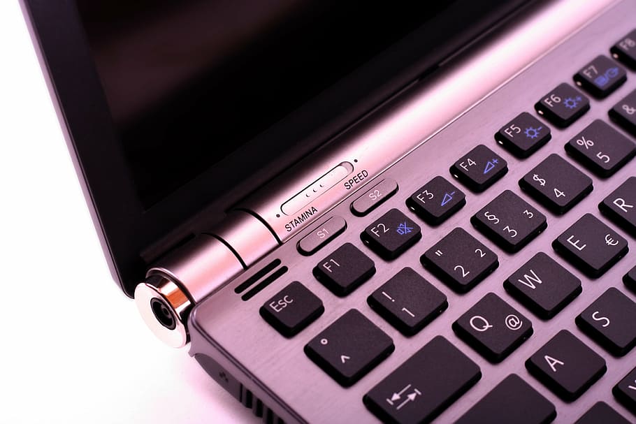 lyserød, sort, bærbar computer, notesbog, tastatur, bærbar, computer, nøgler, computer tastatur, datailaufnahme, forlade, hardware, input enhed, lommeregner, internet, breve, betale, pc, elektronik, teknologi, trådløs teknologi, meddelelse, lyserød farve, indendørs, forretning, ingen mennesker, nummer, tæt på, forbindelse, sort farve, enkelt objekt, computerudstyr, virksomhedernes forretning, høj vinkel visning, skåret ud, sølvfarvet, elektrisk udstyr, 2K