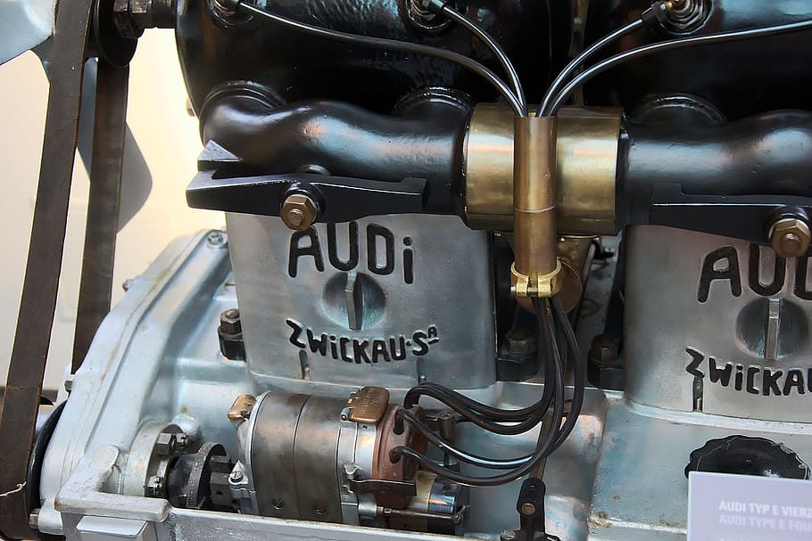 gris, negre, equipament metàl·lic, bloc motor, oldtimer, motor, exposició, clàssic, pkw, cotxe d'època, audi, metall, indústria, comunicació, text, cap gent, nombre, primer pla, tecnologia, manera de transport, connexió, fàbrica, transport, generació de combustible i energia, signe, dia, tren, maquinària, transport per ferrocarril, a l'aire lliure, tub de tub, 5K