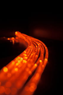 digitalisering, licht, gids, data overdracht, licht gids, lichte buis, Oranje kleur, nacht, verlicht, warmte - temperatuur, studio opname, binnenshuis, detailopname, geen mensen, gloeiend, selectieve aandacht, kunst cultuur en entertainment, zwarte achtergrond, rood, muziekinstrument, licht - natuurverschijnsel, verlichtingsapparatuur, in een rij, donker, muziekuitrusting, 5K, CC0, publiek domein, royaltyvrij