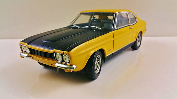 capri, auto, modello, vecchi tempi, veicoli, modello di auto, giocattoli, modo di trasporto, mezzi di trasporto, veicolo a motore, giallo, in stile retrò, veicolo terrestre, Taxi, macchina vintage, singolo oggetto, nessuno, vecchio, auto da collezione, antico, metallo, viaggio, taxi giallo, architettura, città, ruota, piccolo, veicolo terrestre personale, 5K, CC0, dominio pubblico, privo di copyright