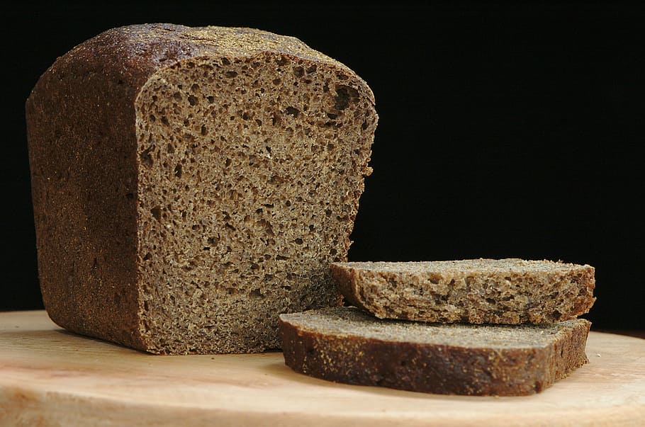 hvedebrød, brød, rug, sort, skive, mad, ernæring, hjem, lækker, indsætte produkter, skærebræt, frisk, udskæring, bord, rugbrød, sort baggrund, mad og drikke, indendørs, studio skud, friskhed, velvære, hvede, tæt på, ingen mennesker, sund kost, Brun, fuld hvede, Brunt brød, natur, metal, 2K