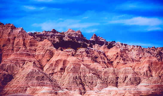 paisatge, muntanyes, naturalesa, cel, àrid, canyon, penya-segat, penya-segats, núvols, la llum del dia, desert, sec, erosió, a l'aire lliure, pics, roques, sorra, gres, escènic, rock, formació de roca, rock - object, sòlid, escena no urbana, escenics - natura, destinacions de viatge, escena tranquil·la, geografia física, bellesa a la natura, geologia, viatjar, núvol - cel, tranquil·litat, cap gent, remot, erosionat, clima, formació, clima àrid, 1080P, CC0, domini públic, lliure de regalies