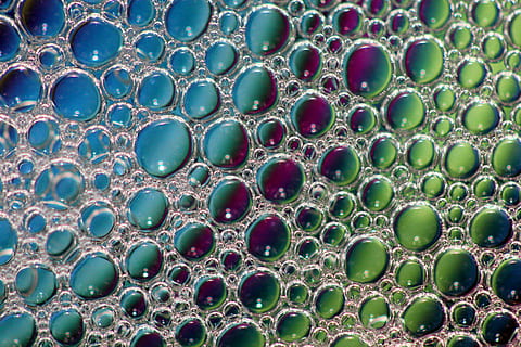 chiaro, bolle, digitale, sfondo, macro, liquido, decorativo, acqua, colorato, sapone, sfondi, fotogramma intero, avvicinamento, forma, nessuno, modello, design, blu, bolla, astratto, scienza, forma geometrica, in casa, ingrandimento, natura, strutturato, colore verde, multicolore, complessità, sfondi astratti, purezza, color turchese, 2K, CC0, dominio pubblico, privo di copyright