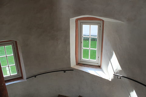 finestra, llum solar, pis, monestir, kloster, eberbach, rheingau, Alemanya, arquitectura, estructura construïda, dia, cap gent, a l'interior, funció de construcció de parets, color verd, edifici, vidre - material, naturalesa, casa, Color blanc, forma geomètrica, vista d’angle baix, obert, reflexió, habitació domèstica, sostre, llum elèctrica, 5K, CC0, domini públic, lliure de regalies