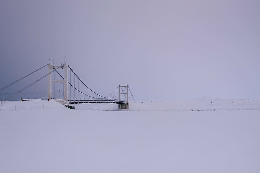 foto, bianca, ponte sospeso, coperto, la neve, acciaio, lungo, ponte, riempire, inverno, struttura, architettura, freddo, tempo metereologico, cielo, temperatura fredda, ponte - struttura fatta dall'uomo, nevicando, connessione, all'aperto, nebbia, natura, nessuno, copia spazio, mezzi di trasporto, struttura costruita, scena tranquilla, la tranquillità, bellezza nella natura, giorno, viola, 5K