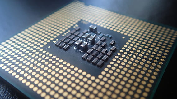 fotografia macro, processador d’ordinador, CPU, processador, ordinador, xip, PC, maquinari, circuit, tecnologia, equipament, part de l’ordinador, equips informàtics, xip d’ordinador, cap gent, connexió, a l'interior, primer pla, vista d’angle alt, indústria electrònica, indústria, targeta de circuits, natura morta, forma, forma geomètrica, patró, enfocament selectiu, complexitat, equipament elèctric, 4K, CC0, domini públic, lliure de regalies