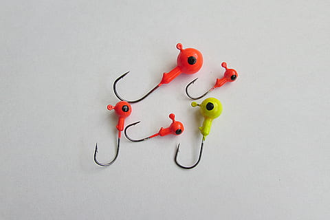 fiskekrog, bly-hook, krog, fisk, studio skud, legetøj, ingen mennesker, rød, multi farvet, hvid baggrund, tæt på, dag, indendørs, kreativitet, høj vinkel visning, repræsentation, stilleben, sjovt, grå, Kunst og håndværk, direkte over, farvet baggrund, 4K, CC0, offentligt domæne, royaltyfrie