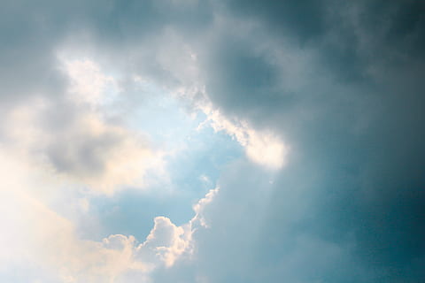 taivas, valo, auringonvalo, pilvi, tumma, sade, palkki, luonto, sininen, sää, ulkona, taustat, päivä, pilvi - taivas, kesä, ilma, ilmasto, cloudscape, pilvinen, scenics, meteorologia, kauneus luonnossa, kevyt - luonnollinen ilmiö, kumulus pilvi, valkoinen, stratosfääri, tila, vain taivas, ympäristö, tuuli, ilmapiiri, maisemat - luonto, idyllinen, dramaattinen taivas, ei ihmisiä, tyyneys, aurinko, abstrakti, kirkas, abstrakti tausta, puhdas, 5K, CC0, public domain, rojaltivapaa