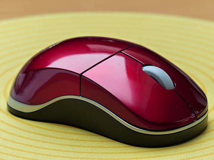 rot, schwarz, kabellos, Computermaus, Computer, Eingabegerät, Computer, Eingabegerät, Mauspad, Maus, periphere, Hardware-, glänzend, Gelb, keine Leute, Brille, drinnen, Nahansicht, Stillleben, Auto, Technologie, Computerausrüstung, mehrfarbig, zwei Objekte, Kraftfahrzeug, Fokus auf den Vordergrund, lebendige Farbe, Studioaufnahme, pinke Farbe, High Angle View, Mann gemacht, Luxus, 4K, CC0, gemeinfrei, lizenzfrei
