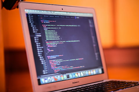 kody, komputer, dane, elektronika, urządzenie, Internet, laptop, ekran, monitor komputerowy, technologia, porozumiewanie się, technologia bezprzewodowa, połączenie, biznes, wyposażenie komputera, wewnątrz, zbliżenie, finanse, żadnych ludzi, pismo zachodnie, tekst, ekran urządzenia, numer, cyfrowy tablet, Graficzny interfejs użytkownika, ślad pulsu, gospodarka, 2K, CC0, domena publiczna, darmowe zdjęcia