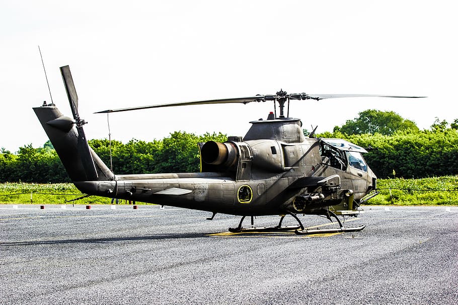 atac, cobra, helicòpter, pilot, transport, militar, vehicle aeri, sol objecte, avió, indústria aeroespacial, dia, exèrcit, avió militar, manera de transport, forces Armades, naturalesa, cap gent, a l'aire lliure, hèlix, arma, cel, carretera, aeroport, forces aeries, agressió, 4K