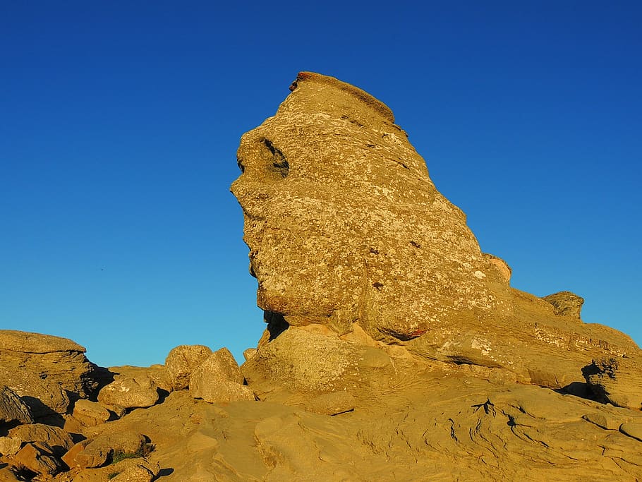esfinx, bucegi, muntanya, monument, romania, cel, blau, rock - object, geologia, naturalesa, cap gent, a l'aire lliure, formació de roca, rock, cel clar, vista d’angle baix, sòlid, geografia física, dia, bellesa a la natura, escenics - natura, tranquil·litat, llum solar, terra, destinacions de viatge, escena tranquil·la, clima, clima àrid, erosionat, semiàrid, 4K