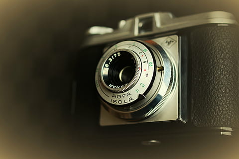 schwarz, Point-and-Shoot-Kamera, Tilt-Shift-Objektiv Fotografie, Kamera, alt, Antiquität, agfa, agfa isola, fotografieren, Nostalgie, Fotoapparat, alte Kamera, Jahrgang, retro, analog, Linse, Fotografie, analoge Kamera, altmodisch, Fotografie-Themen, einzelnes Objekt, selektiver Fokus, Nahansicht, Retro-Stil, keine Leute, Kamera - Fotoausrüstung, drinnen, Technologie, Objektiv - optisches Instrument, Fotoausrüstung, Linse - Auge, Nummer, Ausrüstung, Stillleben, Kunst, Kultur und Unterhaltung, Reichtum, Metall, silberfarben, Digitalkamera, 5K, CC0, gemeinfrei, lizenzfrei