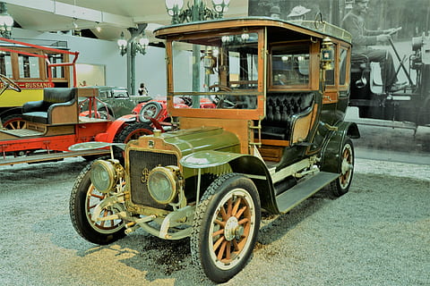 Old Timer, auto, museum, wijze van transport, vervoer, landvoertuig, stad, architectuur, straat, dag, ingebouwde structuur, buitenkant van het gebouw, motorvoertuig, geen mensen, stationair, bedrijf, buitenshuis, weg, kleinhandel, parkeren, vintage auto, wiel, 4K, CC0, publiek domein, royaltyvrij