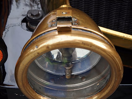 automatyczny, oldtimer, reflektor, stary, automobilowy, klasyczny, rocznika samochodu samochodowego, staromodny samochód, pojazd, przód rocznika samochodu, historycznie, retro, rzadkość, pkw, nostalgiczny, nostalgia, metal, żadnych ludzi, zbliżenie, dzień, wewnątrz, skupić się na pierwszym planie, drewno - materiał, wysoki kąt widzenia, statek morski, sprzęt, transport, środek transportu, kontrola, technologia, część maszynowa, uchwyt, dzwon, morze, żaglówka, 4K, CC0, domena publiczna, darmowe zdjęcia