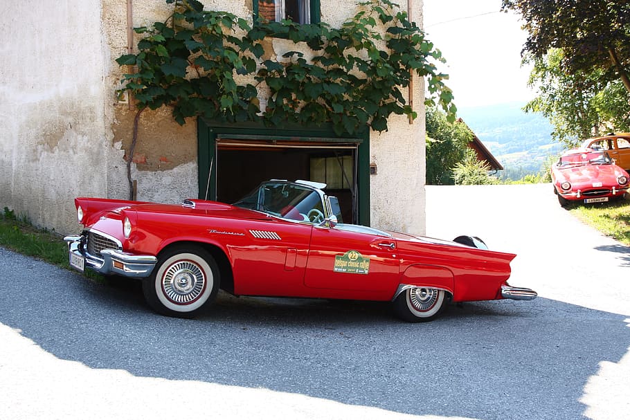 klassisch, rot, Cabrio, Coupe, geparkt, neben, Haus, Rallye, Oldtimer, Auto, Automobil, Oldtimer Automobil, Vereinigte Staaten von Amerika, retro, Begleiter, Fahrzeuge, Fahrzeug, Transportmittel, Landfahrzeug, Kraftfahrzeug, Transport, Stadt, die Architektur, gebaute Struktur, Tag, Gebäudehülle, Straße, Baum, Pflanze, Retro-Stil, Natur, keine Leute, draußen, 4K