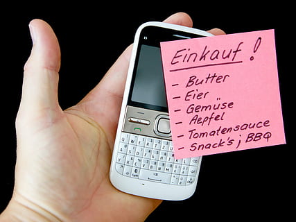 el, seyyar, Not, liste, elçilik, mesaj, Satın alma, telefon, cep telefonu, insan eli, teknoloji, iletişim, Metin, insan vücudu parçası, tutma, batı yazısı, bir kişi, kablosuz teknoloji, kapatmak, stüdyo çekimi, akıllı telefon, içeriye, insan parmağı, siyah arka plan, parmak, bağ, 4K, CC0, kamu malı, telif ücretsiz
