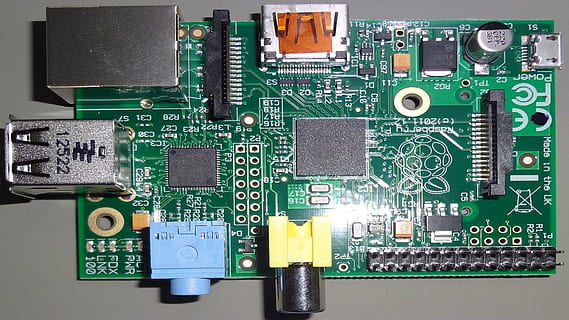 computadora integrada, pi frambuesa, computadora en miniatura, Chip de computadora, placa de circuito, equipo, color verde, tarjeta madre, Industria electrónica, tecnología, computadora, industria, nadie, equipo de computadora, conexión, parte de la computadora, complejidad, adentro, de cerca, ciencia, antecedentes, Componente eléctrico, equipo eléctrico, UPC, redes, 1080P, CC0, dominio público, libre de derechos