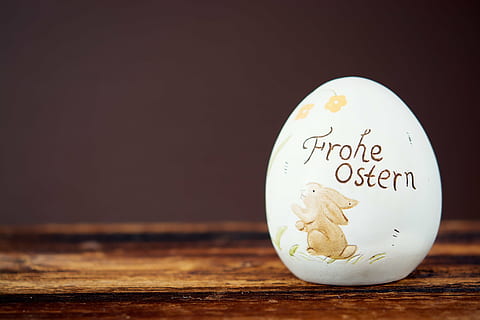 bianca, uovo, per la stampa ostern, uovo di Pasqua, deco, dekoei, dipinto, Pasqua, buona Pasqua, vicino, testo dom, uova, uovo animale, legno - materiale, celebrazione, finanza, copia spazio, in casa, girato in studio, attività commerciale, nessuno, singolo oggetto, cibo e bevande, ricchezza, risparmi, cibo, sfondo colorato, gruzzolo, avvicinamento, screpolato, rotto, conchiglia, investimento, economia, conto bancario, fare soldi, 5K, CC0, dominio pubblico, privo di copyright