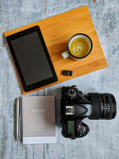 dslr-kamera, vieressä, muki, tabletti, tasainen, kamera, kahvi, ipad, pöytä, tekniikka, korkea kulma, asetelma, valokuvauksen teemat, kamera - valokuvauslaitteet, suoraan edellä, ei ihmisiä, sisällä, valokuvauslaitteet, puu - materiaali, langaton tekniikka, lähikuva, viestintä, digitaalikamera, yhteys, ruoka ja juoma, kuvaruutu, laitteet, 4K, CC0, public domain, rojaltivapaa