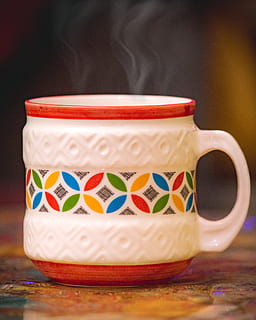 Tasse, Essen, Tabelle, Kaffee, Weiß, Küche, Restaurant, Abendessen, Frühstück, Tee, Getränk, Porzellantasse, Jahrgang, Aroma, indisch, gesund, Teetasse, Koffein, Dampf, Essen und Trinken, drinnen, Rauch - physische Struktur, Becher, Nahansicht, keine Leute, Lebensmittel, Stillleben, heisses Getränk, Kaffeetasse, Fokus auf den Vordergrund, Hitze - Temperatur, Erfrischung, einzelnes Objekt, Muster, Container, schwarzer Hintergrund, 4K, CC0, gemeinfrei, lizenzfrei