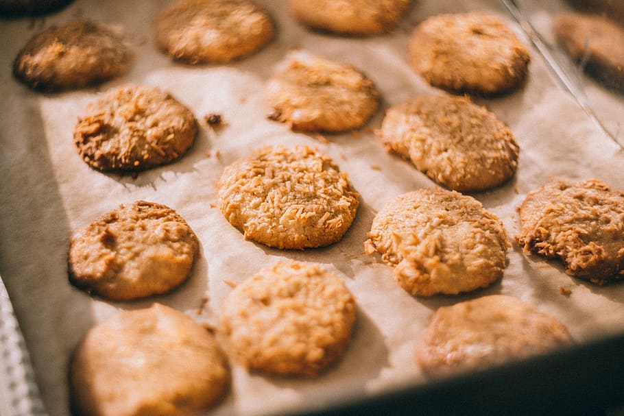 al forn, pastes, superior, safata, enfornar, galetes, cookies, forma, cocció, cuinar, menjar, postres, cookie, menjar i beguda, menjar dolç, casolà, frescor, galetes de xocolata, xemeneia, Pipetes de xocolata, a l'interior, cap gent, natura morta, enfocament selectiu, dolç, temptació, preparació, indulgència, berenar, primer pla, gran grup d'objectes, element de pastisseria al forn, 5K