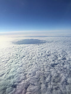 cel, núvols, llac, concepte, blau, núvol - cel, vista aèria, cloudscape, atmosfera, volant, alt, naturalesa, espai, cap gent, fons, medi ambient, avió, vehicle aeri, a dalt, horitzó, còpia espai, a l'aire lliure, indústria aeroespacial, vent, meteorologia, suavitat, 2K, CC0, domini públic, lliure de regalies