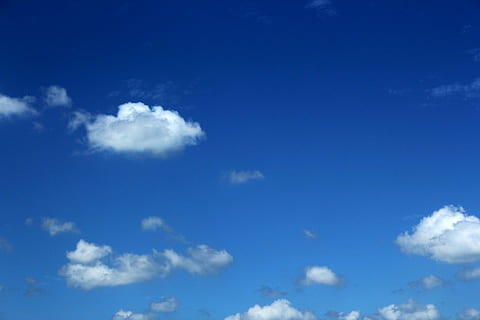 mraky, floppy clouds, zatažená obloha, modrá obloha, Příroda, nebe, zataženo, tapeta na zeď, Pozadí, temné mraky, modrý, počasí, den, venku, mrak - nebe, letní, vzduch, kupovitý mrak, scéna s oblaky, bílý, atmosféra, bílá barva, vítr, životní prostředí, scenics - příroda, načechraný, krása v přírodě, meteorologie, nikdo, zatažený, slunečního světla, jemný, Jasný, čistý, 1080P, CC0, veřejná doména, bez autorských práv