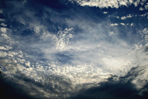 himmel, blå, Sky, hvit, smokey, flekkete, pistrete, sky - himmel, clouds, naturskjønnhet - natur, natur, miljø, skjønnhet i naturen, storm, dramatisk himmel, bakgrunn, humøraktig himmel, mørk, ingen folk, vind, utendørs, meteorologi, stormsky, overskyet, dag, klima, regn, illevarslende, abstrakte bakgrunner, 4K, CC0, offentlig domene, opphavsrett gratis