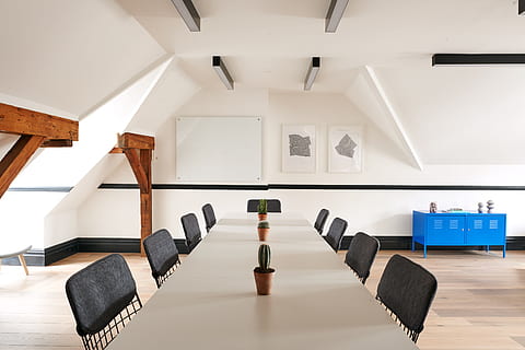 cactus, rectangular, blanc, fusta, taula, casa, interior, disseny, cadires, mobles, paret, marc, planta, a l'interior, seient, interior de casa, habitació domèstica, modern, cap gent, material de fusta, arquitectura, Color blanc, estils de vida, cadira, sala d'estar, equips d’il·luminació, buit, absència, luxe, interior de l'aparador, apartament, sostre, 5K, CC0, domini públic, lliure de regalies