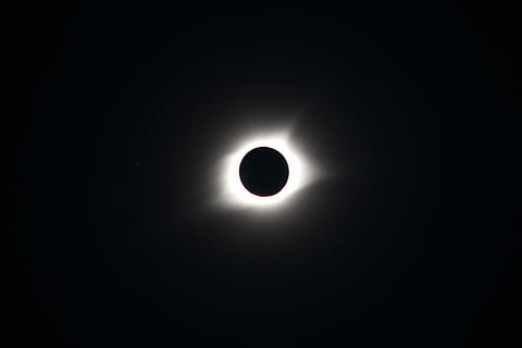Eclipse lunar, Eclipse solar, cielo, eclipse, Dom, en blanco y negro, oscuridad, noche, totalidad, espacio, Luna, astronomía, fenomeno natural, nadie, naturaleza, circulo, forma geometrica, belleza en la naturaleza, silueta, al aire libre, retroiluminado, forma, copia espacio, ciencia, luz de la luna, 5K, CC0, dominio público, libre de derechos