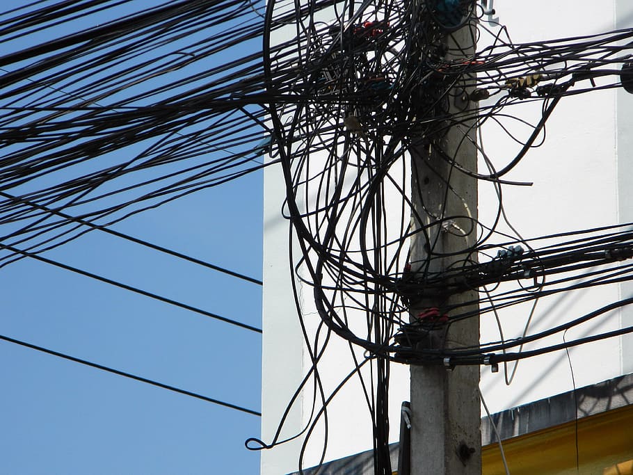 ledninger, rod, stolpe, sort, kabel, elektricitet, lav vinkel visning, Strømforsyning, forbindelse, teknologi, strømkabel, kompleksitet, arkitektur, el-pylon, bygget struktur, ingen mennesker, himmel, bygning udvendig, brændstof og elproduktion, natur, industri, dag, træ, udendørs, sammenfiltrede, telefonlinje, kaos, 4K