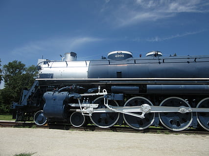 tren, transporte, motor, carril, entrenar, transporte, viaje, industrial, Envío, velocidad, vías del tren, Transporte de carga, camionaje, semi camión, tanque de almacenamiento, vehículo terrestre comercial, modo de transporte, día, metal, cisterna de combustible, naturaleza, vehículo terrestre, cielo, luz del sol, nadie, al aire libre, estacionario, azul, transporte ferroviario, tierra, tren - vehículo, rueda, color plateado, 4K, CC0, dominio público, libre de derechos