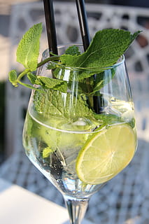 mynte, Citron, cocktail, drikke, forfriskning, is, alkohol, mojito, frugt, drikkeglas, friskhed, citrus frugt, mynteblad - kulinarisk, sommer, glas - materiale, grøn farve, koldtemperatur, Juice, mad, pynt, blad, tæt på, mad og drikke, glas, urt, husholdningsudstyr, fokus på forgrunden, sugerør, strå, ingen mennesker, tropisk drink, 5K, CC0, offentligt domæne, royaltyfrie