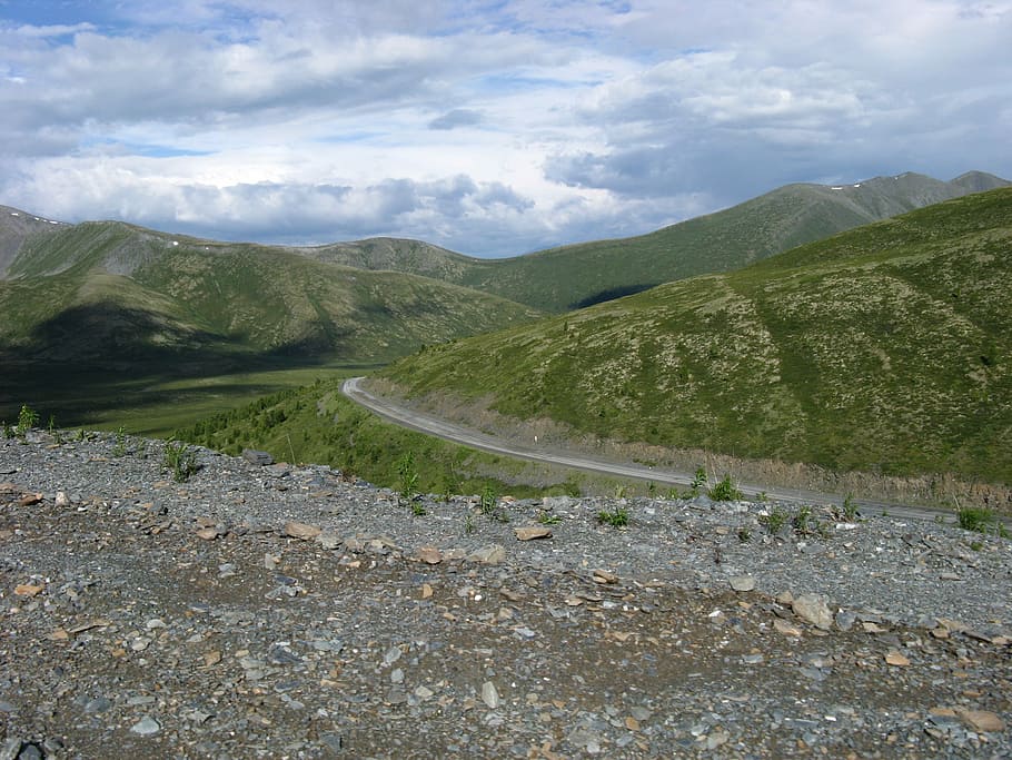 passeren, weg, bergen, voorbij lopen, weg, natuur, berg-, landschap, Vakantiebestemmingen, zomer, buitenshuis, heuvel, hemel, landschappen, bergketen, geen mensen, rock - object, groene kleur, wolk - lucht, dag, scenics - natuur, kalmte, schoonheid in de natuur, niet-stedelijke scène, rustige scène, milieu, afgelegen, vervoer, fabriek, idyllisch, 2K
