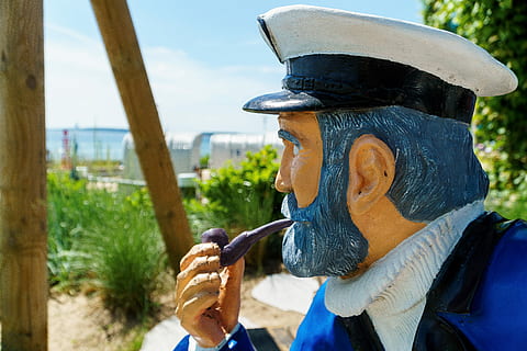 kaptajn, Eckernförde, rør, figur, ansigt, udhugget, mand, bart, søfart, kasket, baltiske hav, kun en mand, hovedskud, kun voksne, en person, senior voksen, kun mænd, livsstil, voksen, portræt, hat, rigtige mennesker, fritidsaktivitet, fokus på forgrunden, bedrift, dag, aktivitet, herrer, hanner, afslappet tøj, meddelelse, senior mænd, tøj, udendørs, modne mænd, 5K, CC0, offentligt domæne, royaltyfrie