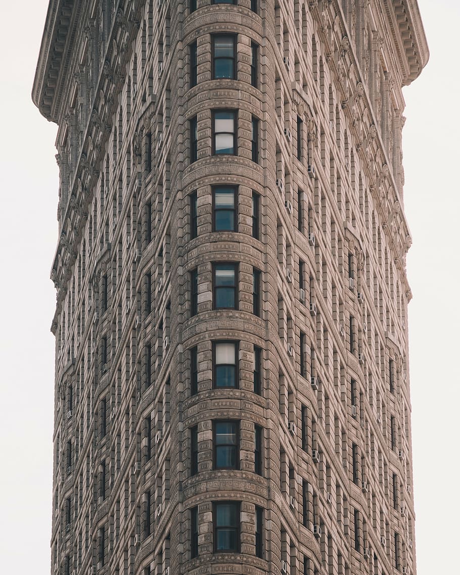 beige, calcestruzzo, grattacielo, costruzione, giorno, architettura, infrastruttura, struttura, istituzione, appartamento, finestre, condominio, Hotel, esterno dell'edificio, struttura costruita, Inquadratura dal basso, finestra, nessuno, all'aperto, cielo, città, cielo sereno, natura, il passato, storia, alto - alto, Torre, modello, destinazioni di viaggio, edificio per uffici esterno, 4K