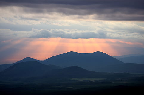 silhuett, berg, stråle, lampor, solnedgång, moln, kväll, himmel, bergen, landskap, sommar, natur, strålar, belysning, vertex, moln - himmel, bergskedja, scenics - natur, skönhet i naturen, lugn, lugn plats, miljö, inget folk, majestätisk, icke-urbana scenen, idyllisk, bergstopp, dramatisk himmel, 1080P, CC0, offentligt domän, royaltyfria