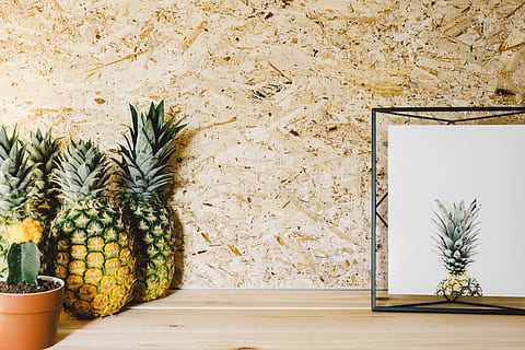Ananasfrucht, saftig, Pflanze, mehrere, Ananas, Grün, Kaktuspflanze, Kaktus, Rahmen, Blume, Tabelle, Stillleben, Bild, Bilderrahmen, Obst, Gelb, Holz, Schreibtisch, Essen, keine Leute, Natur, Essen und Trinken, Tropische Frucht, drinnen, gesundes Essen, Tag, Wohlbefinden, Lebensmittel, Frische, grüne Farbe, Baum, Sukkulente, Wandbau - Funktion, 5K, CC0, gemeinfrei, lizenzfrei