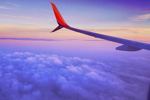 person, fly, flyvende, høj, højde, tager, Foto, venstre, flyvemaskine fløj, dagtimerne, hvid, rød, skyer, Sky, solnedgang, solopgang, flyplan, himmel, lilla, vinge, rejse, nattehimmel, lilla himmel, flyve, jord, sky - himmel, luftfartøj, transportform, flyvinger, transportmidler, luftfoto, cloudscape, natur, Midt i luften, kommerciel flyvemaskine, skønhed i naturen, ingen mennesker, scenics - natur, sol, udendørs, luftfartsindustrien, over, romantisk himmel, privatfly, 4K, CC0, offentligt domæne, royaltyfrie