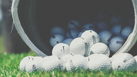 selektiv, fokus fotografi, golfbolde, selektiv fokusering, fotografi, golf, bolde, græs, udendørs, baggrunde, sport, ingen mennesker, dag, tæt på, repræsentation, plante, natur, skulptur, menneskeligt skelet, Kunst og håndværk, fokus på forgrunden, menneskelig repræsentation, fortiden, gruppe af objekter, historie, statue, 5K, CC0, offentligt domæne, royaltyfrie